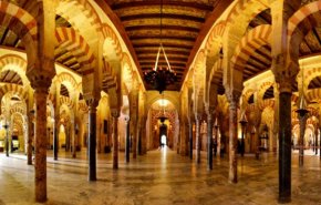 حاكم الشارقة يطالب بإرجاع مسجد قرطبة بإسبانيا للمسلمين 