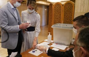 تصاویری از حضور بشاراسد و همسرش پای صندوق رای