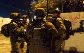 قوات الاحتلال تعتقل وتعتدي على الفلسطينيين في الضفة والقدس