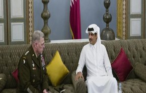 أمير قطر يلتقي رئيس الأركان الأمريكي في الدوحة
