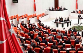 برلمان تركيا يقر قانونا مثيرا للجدل بشأن مواقع التواصل