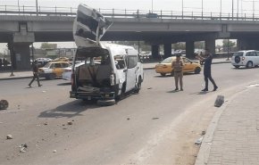 صور.. جرحى في انفجار عبوة ناسفة بسيارة نقل ركب وسط بغداد