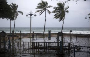 عاصفة اساياس تقترب من جزر الباهاما الامريكية