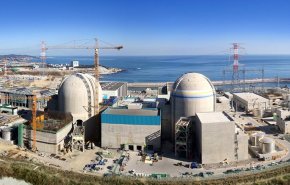 بعد تأجيلين وتحذيرات.. الإمارات تشغل أول مفاعلاتها النووية