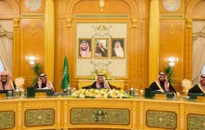 السعودية ادخلت رئيسا للوزراء السجن وملكا هرب من بلاده