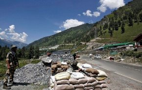 الجيش الهندي والصيني يتفاوضان بشأن انسحاب القوات من الحدود
