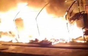 شاهد بالفيديو..حريق كبير فى خيم المتظاهرين بساحة التحرير وسط بغداد
