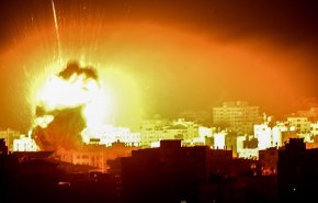 بالفيديو..قصف إسرائيلي عنيف شمال وجنوب قطاع غزة