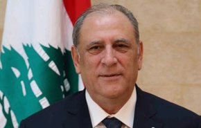 لبنان: نائب بكتلة المستقبل يخرج عن طوره امام محتجين..شاهد ماذا قام به؟