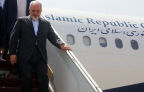 شاهد..وزير الخارجية الايراني يصل الى بيروت