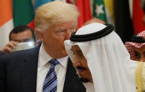 الملك السعودي وولي عهده يبعثان برقية عزاء الى ترامب 