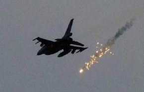 بالفيديو.. استهداف طائرات امريكية حاجزاً للجيش السوري بالحسكة
