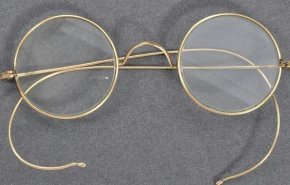 عینک مشهور گاندی در انگلیس فروخته شد