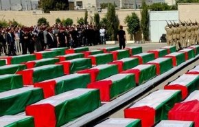 شاهد .. الإحتلال يرتكب جريمة فوق جرائمها بحق جثامين الشهداء بفلسطين 