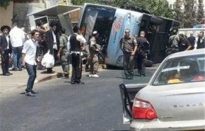 فیلم| برخورد یک اتوبوس صهیونیستی با یک خودرو فلسطینی