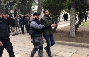 قوات الاحتلال تعتقل 3 من حراس المسجد الأقصى