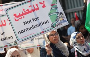 فلسطينيون يحتجون ضد موقف الجامعة العربية من التطبيع الإماراتي