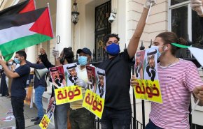 تصاویر | تجمع اعتراض آمیز فعالان بحرینی در مقابل سفارت بحرین در لندن
