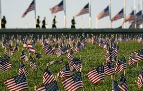 شاهد:حديقة من الأعلام الاميركية تمثل حيصلة قتلی كورونا