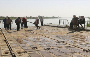 افتتاح جسر عائم يربط ضفتي نهر الفرات في دير الزور