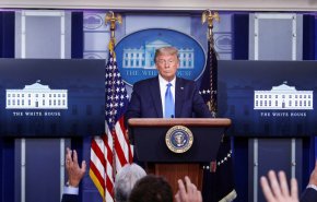 ترامب يغادر مؤتمرا صحفيا بشكل مفاجئ لهذا السبب
