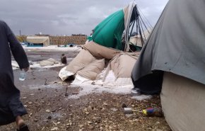 فيديو.. تفاصيل مثيرة حول مخيمات النازحين في مأرب اليمنية