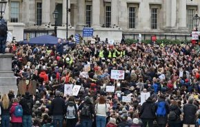 الآلاف يتظاهرون في لندن ضد التباعد الاجتماعي والإغلاق