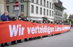 الناخبون في سويسرا يرفضون تقييد الهجرة الأوروبية