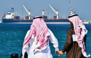 هبوط قيمة صادرات النفط في السعودية بنحو النصف