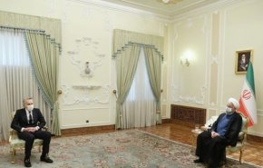 روحاني يأمل في تطوير العلاقات بين ايران واسبانيا دون أن تتأثر بالحظر 