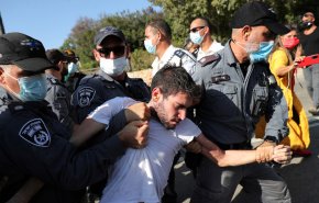 الشرطة الإسرائيلية تعتقل 4 أشخاص شاركوا في تظاهرات مناهضة لنتنياهو