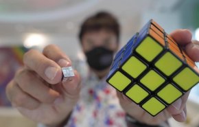 بالفيديو..اليابانيون يبتكرون أصغر مكعب روبيك في العالم