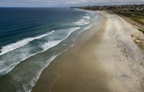 علماء يزعمون اكتشاف فيروس كورونا في عينات من مياه الشاطئ لأول مرة