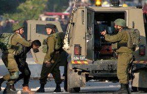 اعتقال 22 مواطنا في الضفة بينهم عناصر بالشرطة الفلسطينية