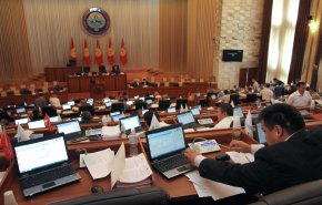 قيرغيزستان.. استقالة رئيس الوزراء ورئيس البرلمان على خلفية الاحتجاجات