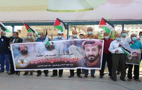 غزة..وقفة تضامنية مع الأسير 'ماهر الاخرس' المضرب عن الطعام منذ 77 يوما