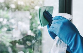 باحثون استراليون يكشفون امكانية بقاء فيروس كورونا حيا 28 يوما على الزجاج