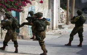 قوات الاحتلال تعتقل 5 مواطنين من الخليل ونابلس