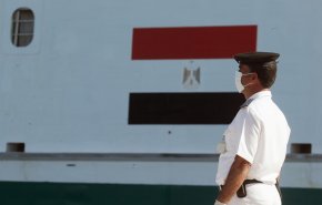 البحرية المصرية تنقذ مركبا يرفع العلم التركي في عمق المتوسط