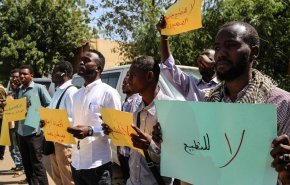 شاهد.. وقفة احتجاجية ضد التطبيع أمام مجلس الوزراء السوداني