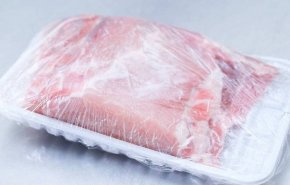 إليكم طريقة مذهلة لإذابة الجليد عن اللحم المجمد بدون أن يتلف 