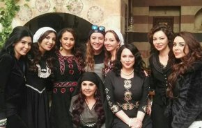 شاهد.. ممثلة سورية شهيرة تفاجئ محبيها بإعلان اعتزالها
