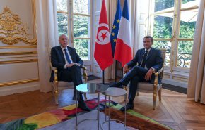 الرئيس التونسي يناقش حادثة الطعن مع نظيره الفرنسي