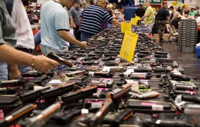 شاهد:الاميرکيون يشترون أسلحة تحسباً لما بعد الانتخابات
