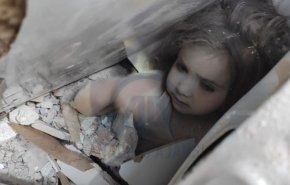 بالفيديو.. لحظة انقاذ طفلة من تحت الانقاض بعد 91 ساعة على زلزال إزمير