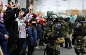 الأمن البيلاروسي يوقف متظاهرين وسط العاصمة مينسك
