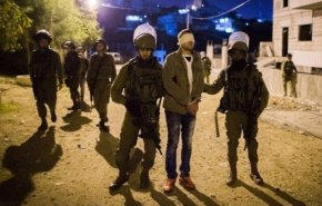 الإحتلال يعتقل 11 فلسطينياً في الضفة الغربية