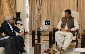 ظريف يلتقي رئيس الوزراء الباكستاني في اسلام اباد