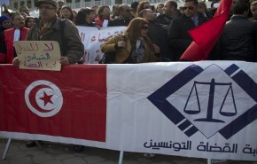 قضاة تونس يضربون عن العمل بسبب كورونا!