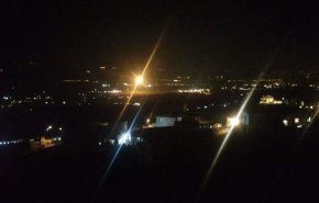 الكيان الصهيوني يلقي قنابل مضيئة جنوب لبنان